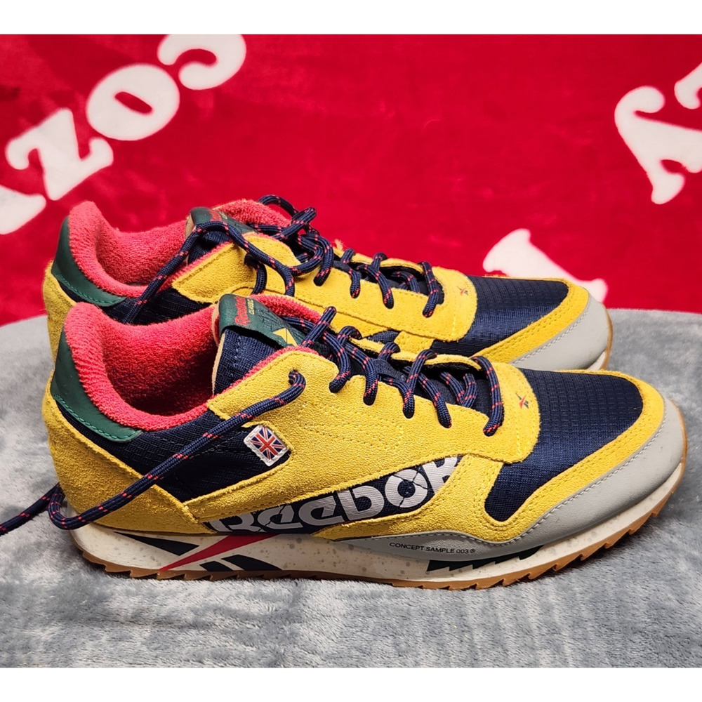 Reebok Classic Men’s 6 Yellow Navy Suede Gum Sole Retro Sneakers